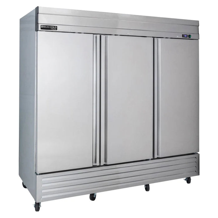 Congelador vertical de 3 puertas Maxx Cold MVF-72FD Serie V, montaje inferior, 81" de ancho, capacidad de almacenamiento de 65 pies cúbicos, en acero inoxidable (MVF-72FDHC)